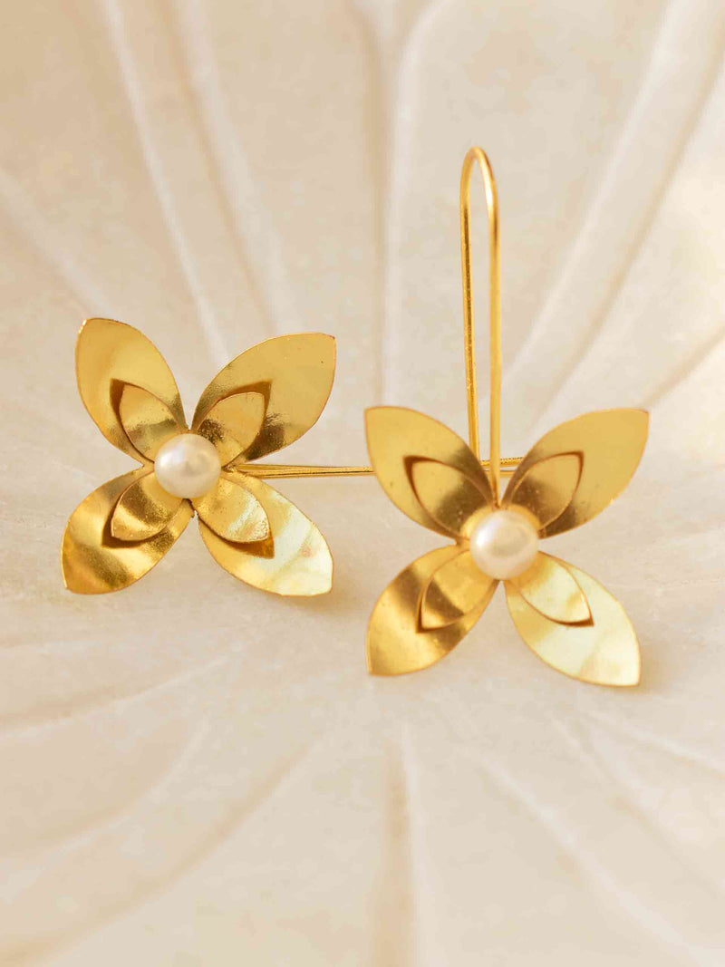 Blooming flower - Gold plated earring