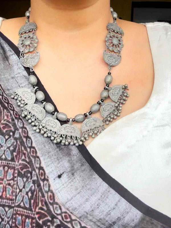 Jhoomer - long necklace